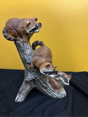 Vintage Homeco 1978 masterpiece family of raccoons no chips or cracks